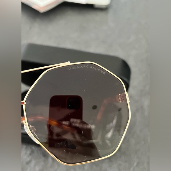 The Marc Jacobs sunglasses. - Picture 2 of 5